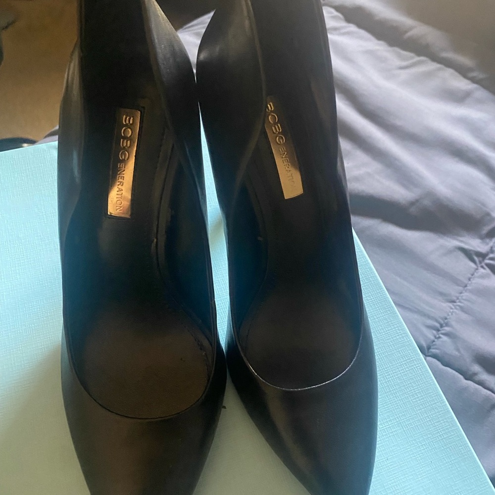 BCBGeneration Black Pointed Leather Pumps - Picture 4 of 6